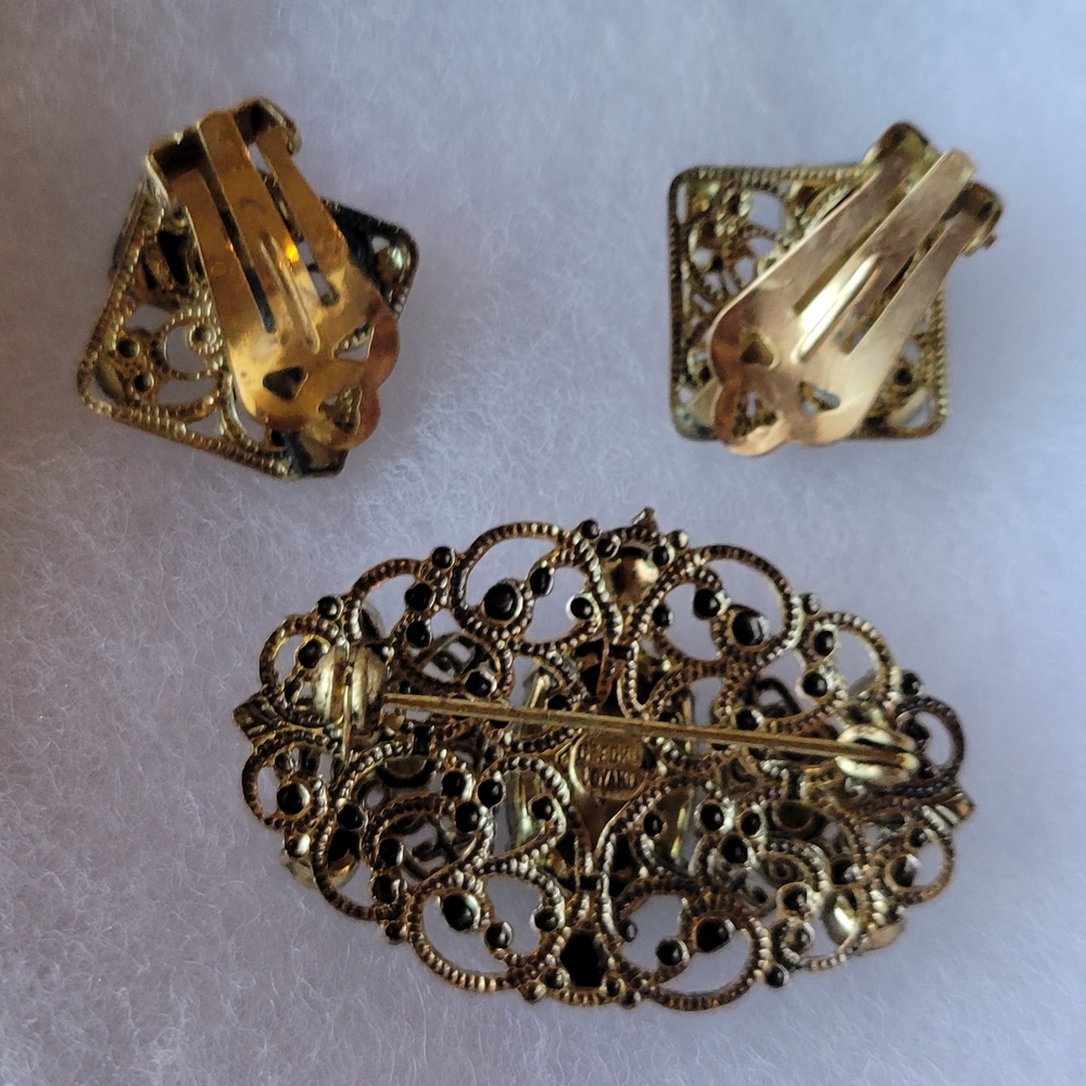 Antique Vintage Czech Green Glass and Gold Tone Brooch Set- Signed - Picture 2 of 4